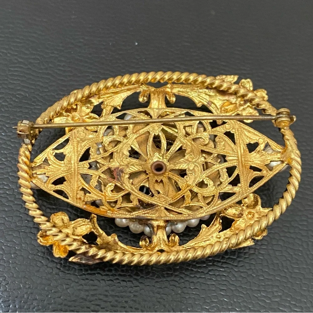 Vintage Unsigned Filigree Garnet Birthstone Faux Pearl Ornate Gold-tone Brooch - Picture 6 of 12